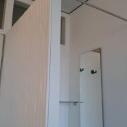 Umkleide Trennwand mit 3 D Dekofraesung 2
